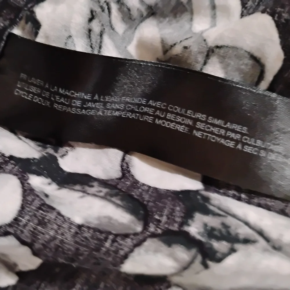 Denim & Flower Monochrome Floral Shirt - Picture 5 of 7